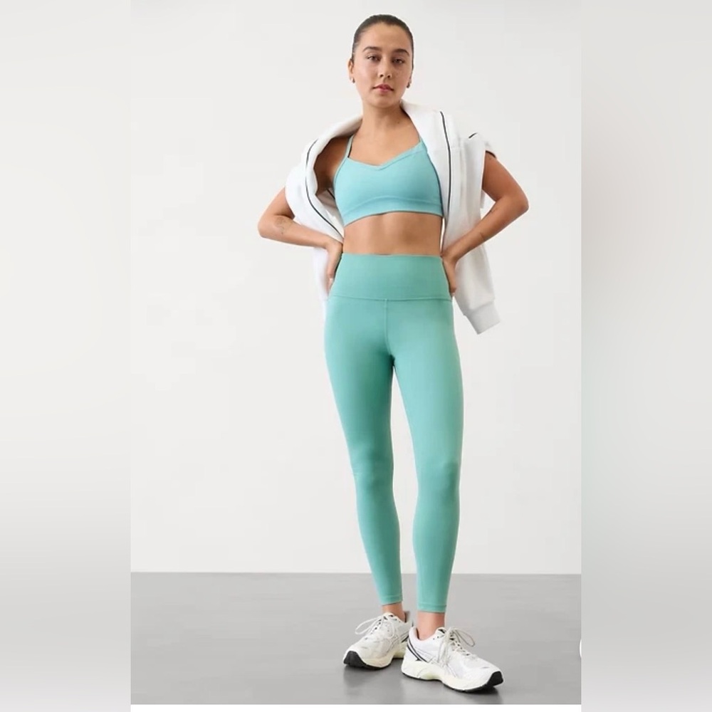Athleta Salutation Stash High Rise 7/8 Legging in Juniper
